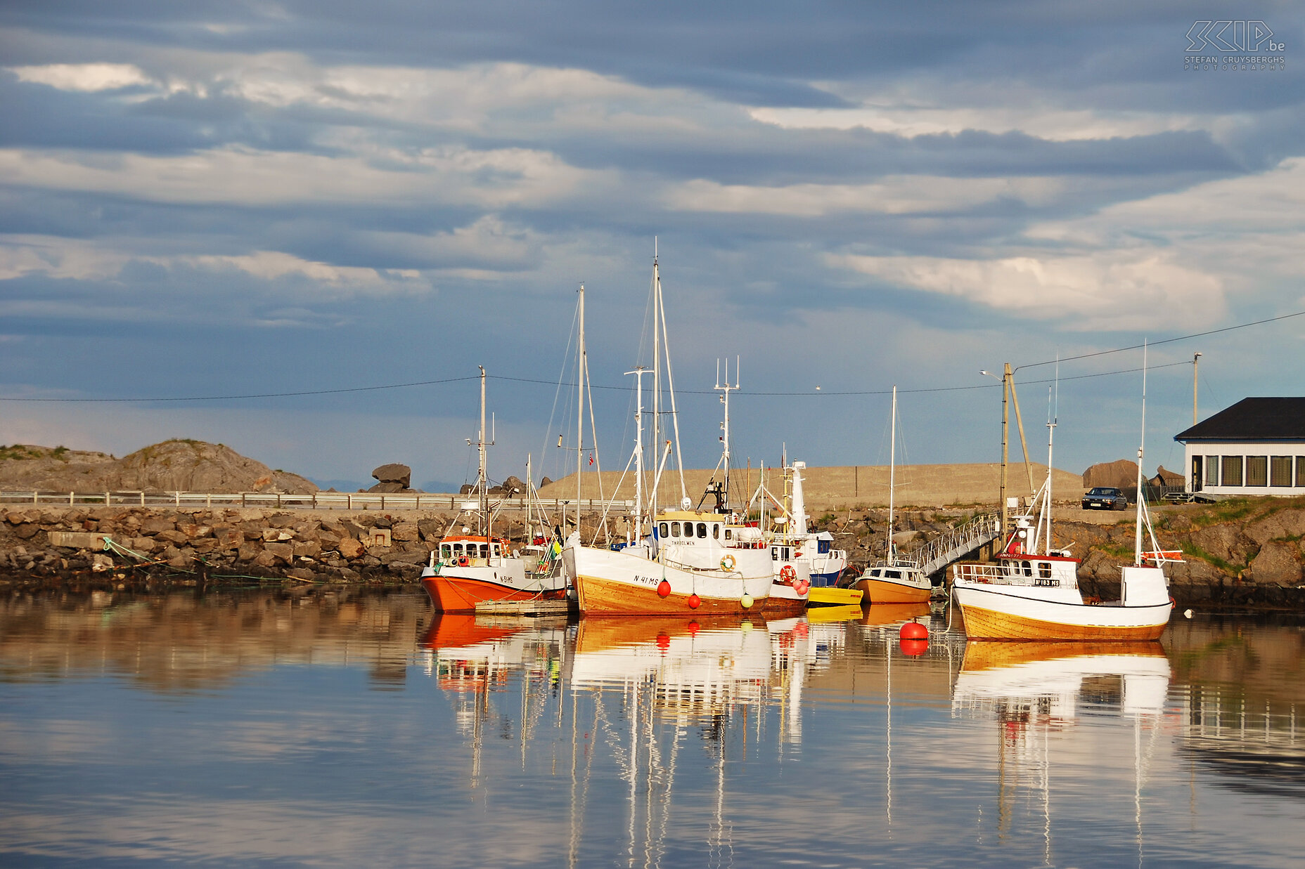 Hamnøy - Spiegeling Het wonderlijke avondlicht en een mooie spiegeling in de haven van Hamnøy. Stefan Cruysberghs